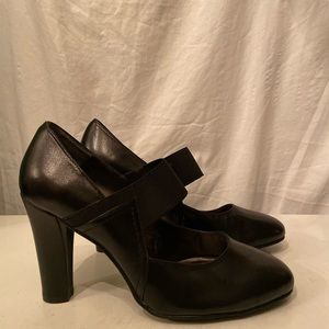 Rose petals black maryjanes 10M